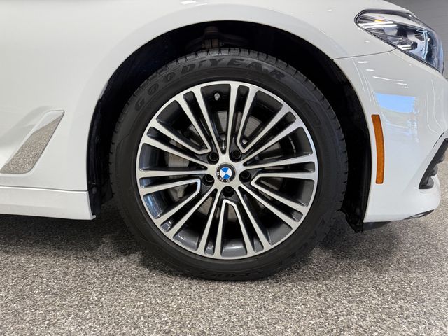 2019 BMW 5 Series 530i xDrive - 23053045 - 14