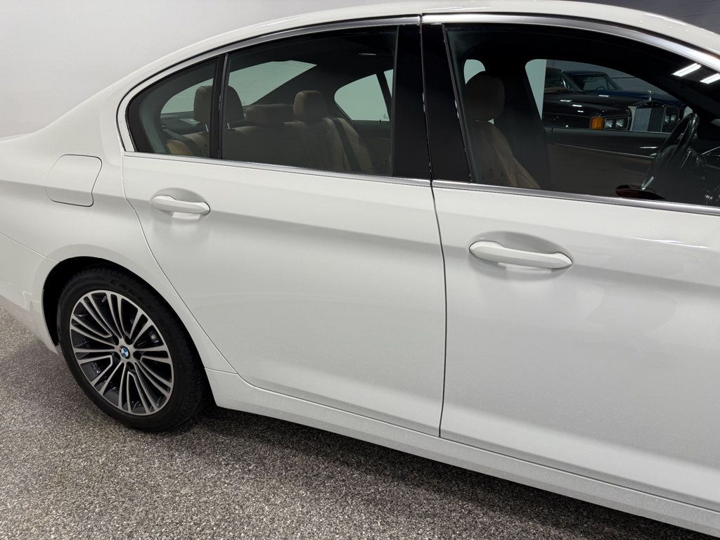 2019 BMW 5 Series 530i xDrive - 23053045 - 16