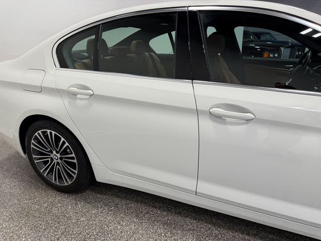 2019 BMW 5 Series 530i xDrive - 23053045 - 16