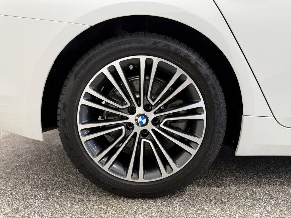 2019 BMW 5 Series 530i xDrive - 23053045 - 18