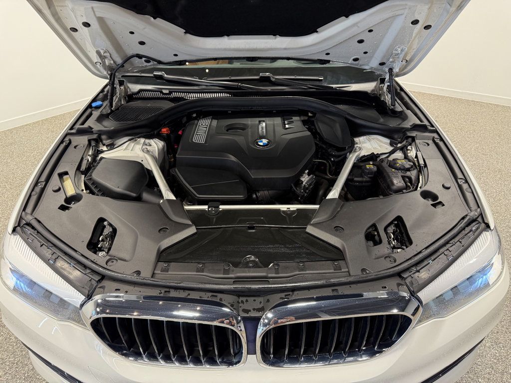 2019 BMW 5 Series 530i xDrive - 23053045 - 19