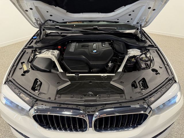 2019 BMW 5 Series 530i xDrive - 23053045 - 19