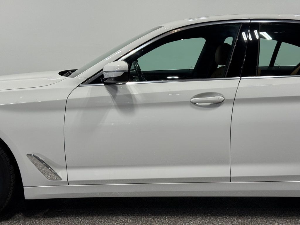 2019 BMW 5 Series 530i xDrive - 23053045 - 28