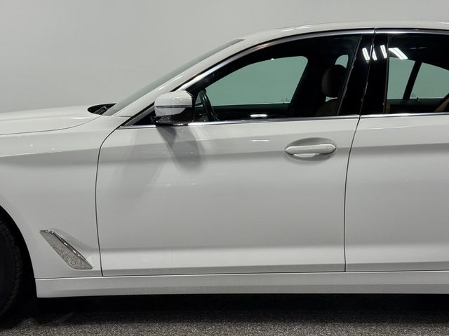 2019 BMW 5 Series 530i xDrive - 23053045 - 28