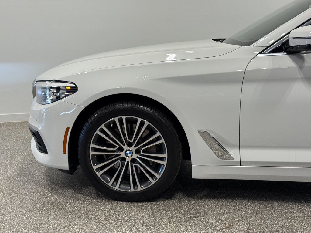 2019 BMW 5 Series 530i xDrive - 23053045 - 29