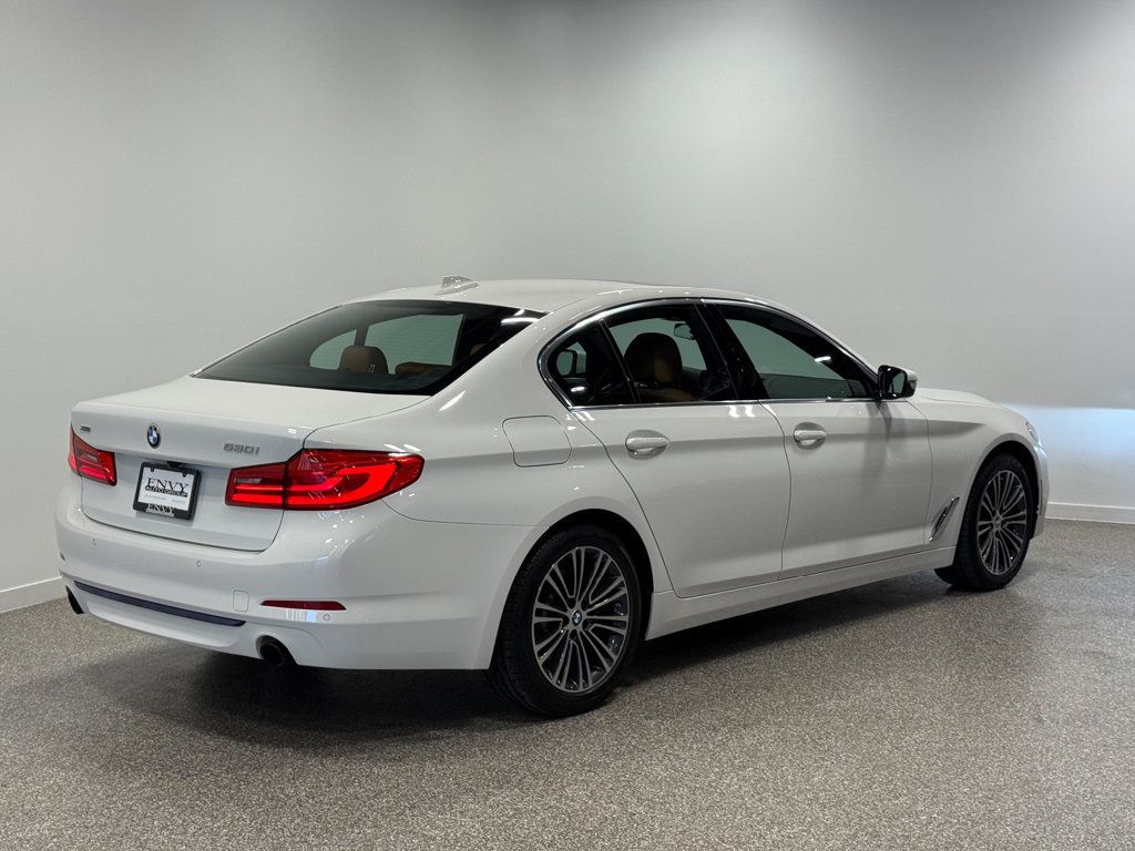 2019 BMW 5 Series 530i xDrive - 23053045 - 32