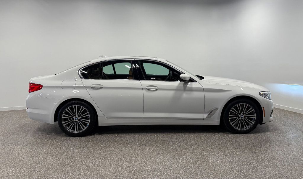 2019 BMW 5 Series 530i xDrive - 23053045 - 33