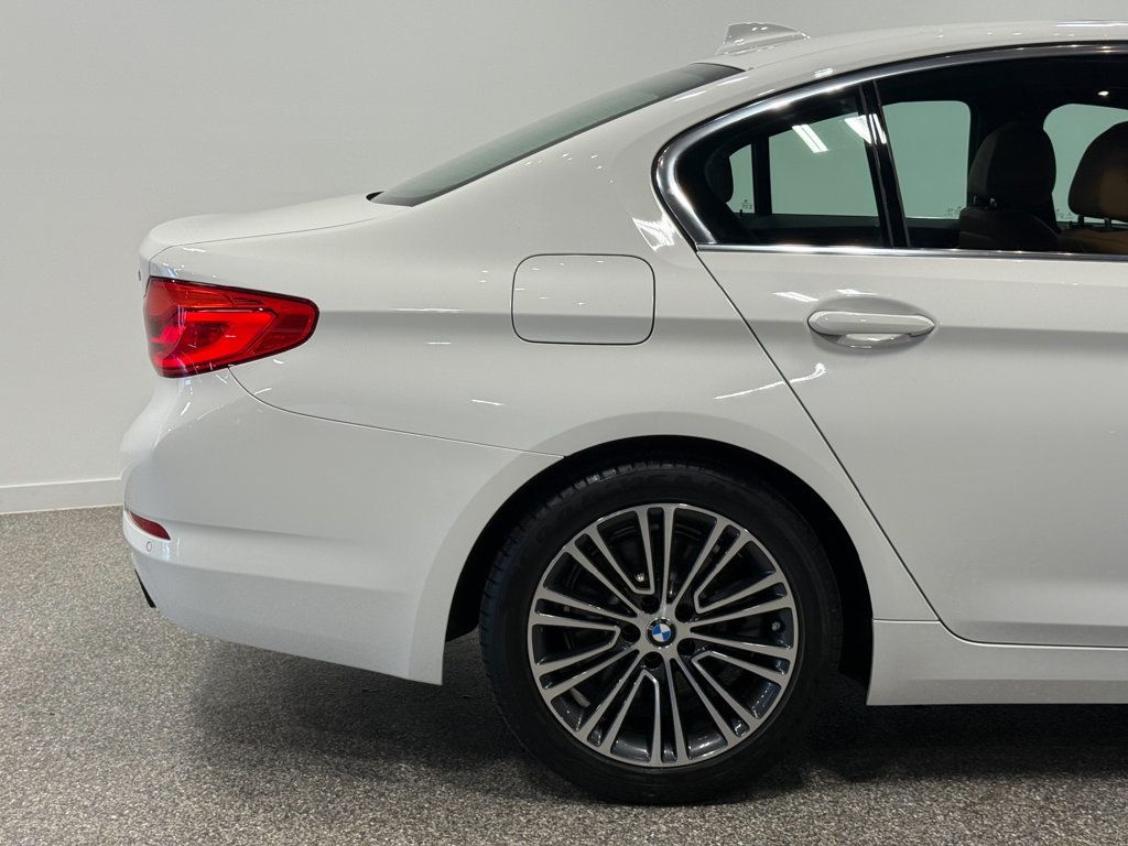 2019 BMW 5 Series 530i xDrive - 23053045 - 34