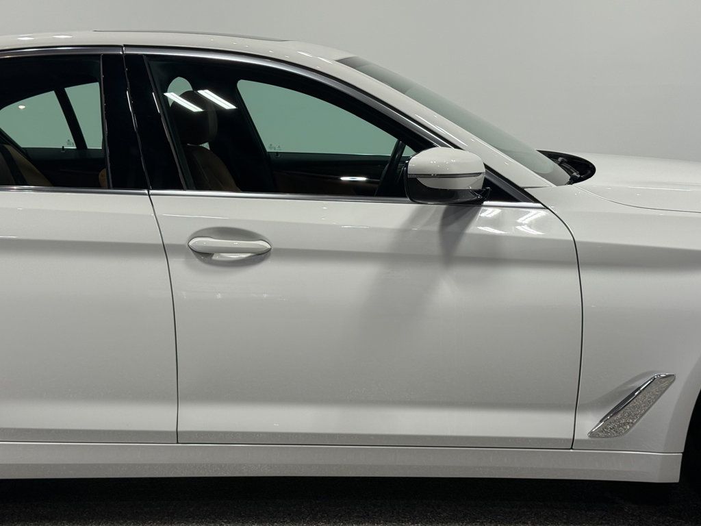2019 BMW 5 Series 530i xDrive - 23053045 - 36