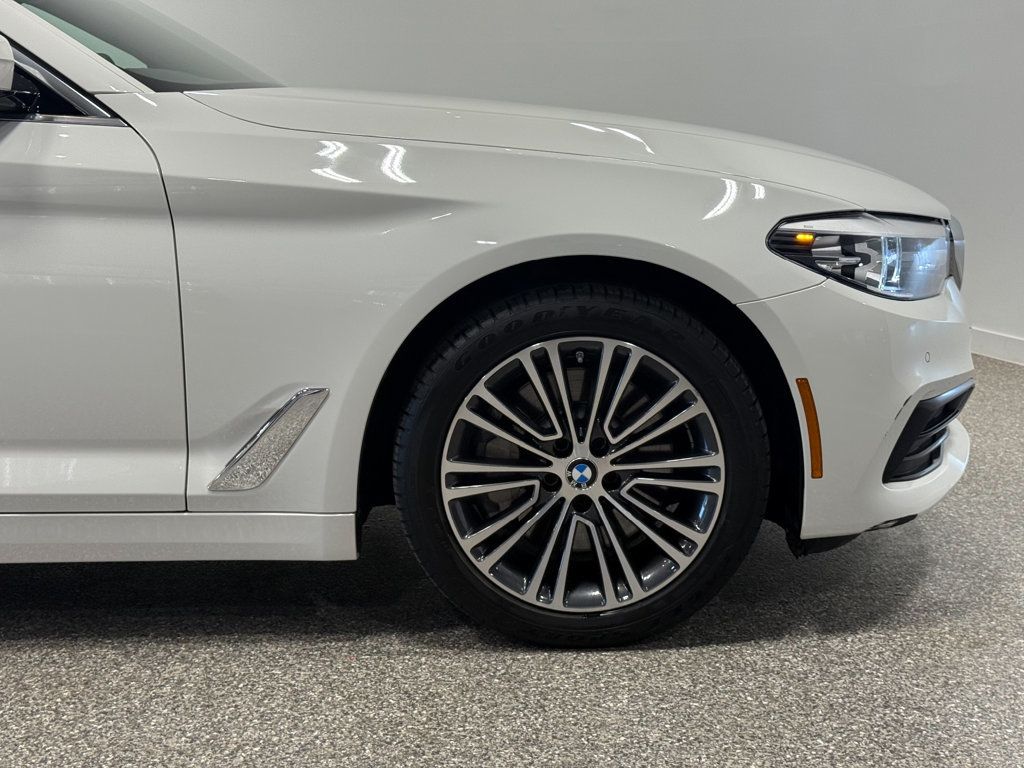 2019 BMW 5 Series 530i xDrive - 23053045 - 37