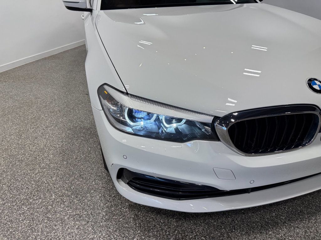 2019 BMW 5 Series 530i xDrive - 23053045 - 3