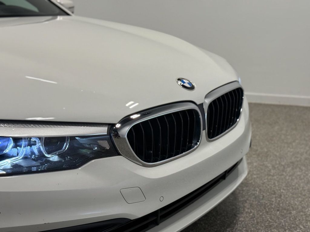 2019 BMW 5 Series 530i xDrive - 23053045 - 39