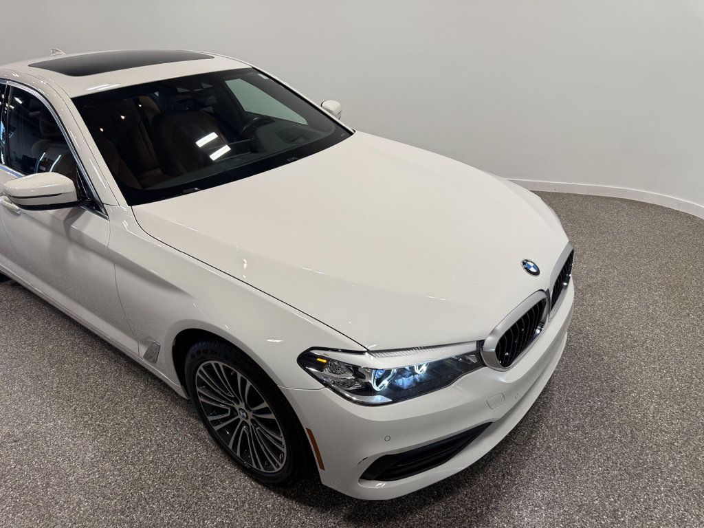 2019 BMW 5 Series 530i xDrive - 23053045 - 40