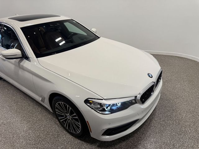 2019 BMW 5 Series 530i xDrive - 23053045 - 40