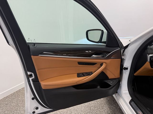 2019 BMW 5 Series 530i xDrive - 23053045 - 47