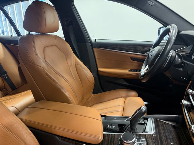 2019 BMW 5 Series 530i xDrive - 23053045 - 62