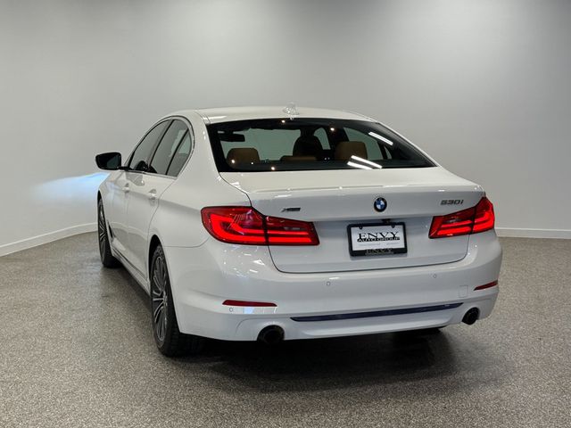 2019 BMW 5 Series 530i xDrive - 23053045 - 70