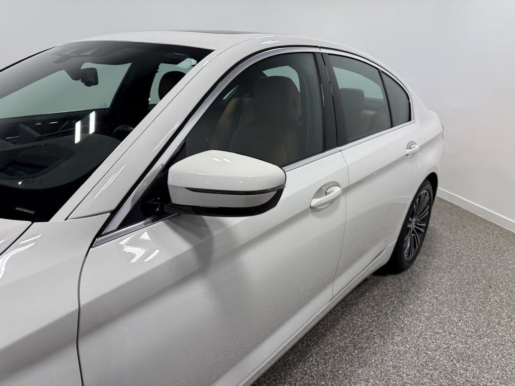 2019 BMW 5 Series 530i xDrive - 23053045 - 7