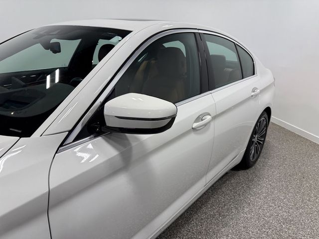 2019 BMW 5 Series 530i xDrive - 23053045 - 7