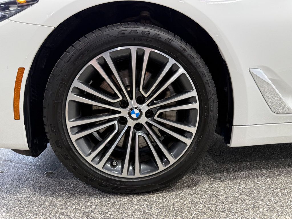 2019 BMW 5 Series 530i xDrive - 23053045 - 8