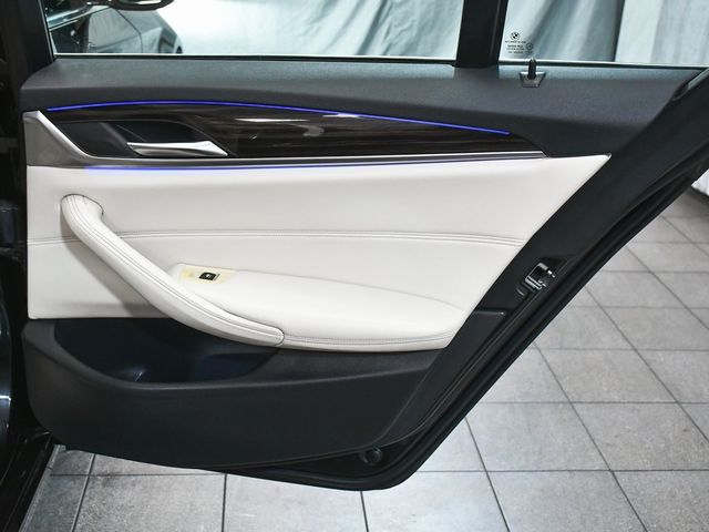 2019 BMW 5 Series 530i xDrive - 22936638 - 11