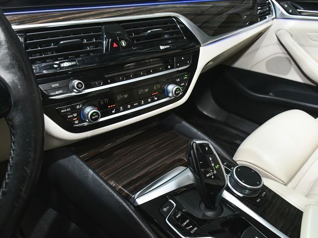 2019 BMW 5 Series 530i xDrive - 22936638 - 37