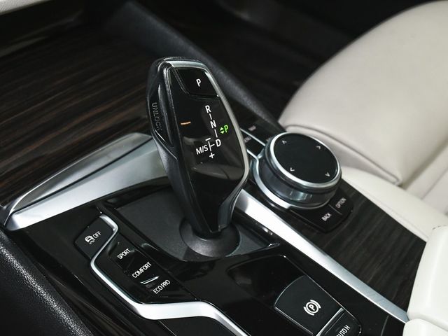 2019 BMW 5 Series 530i xDrive - 22936638 - 39