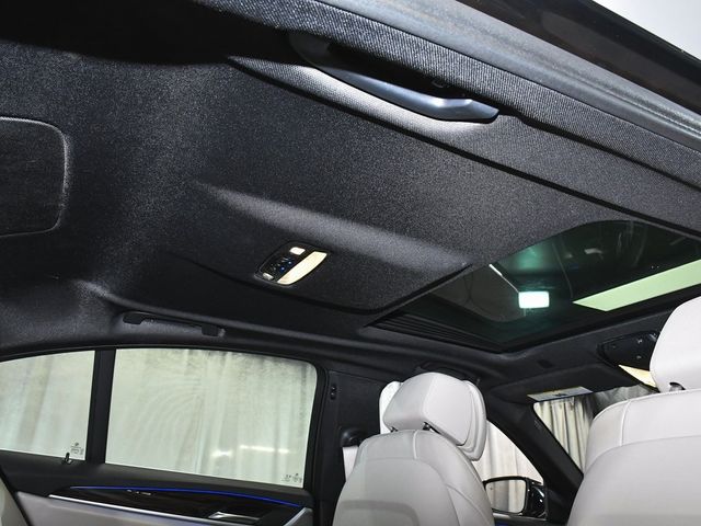 2019 BMW 5 Series 530i xDrive - 22936638 - 50