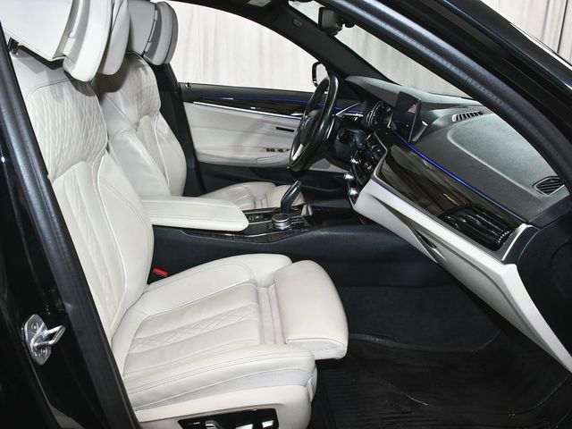 2019 BMW 5 Series 530i xDrive - 22936638 - 51