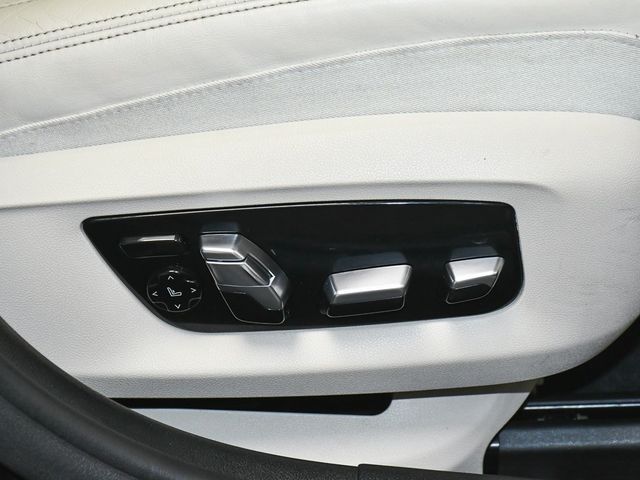 2019 BMW 5 Series 530i xDrive - 22936638 - 52