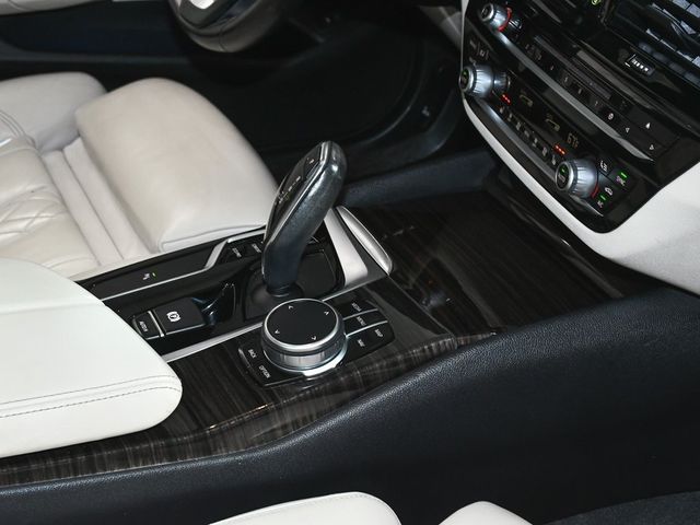 2019 BMW 5 Series 530i xDrive - 22936638 - 55