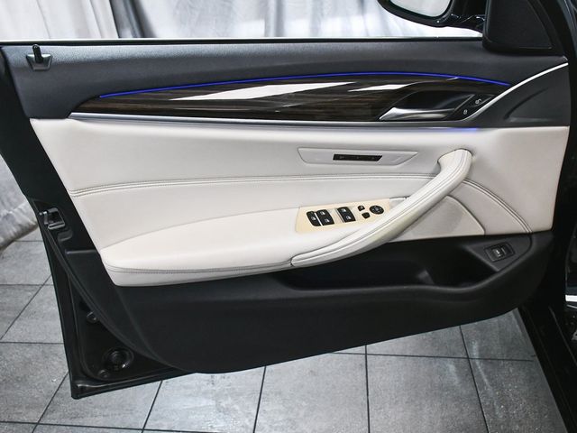 2019 BMW 5 Series 530i xDrive - 22936638 - 8