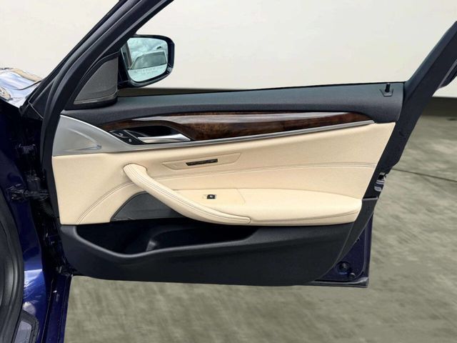 2019 BMW 5 Series 530i xDrive - 23043867 - 30