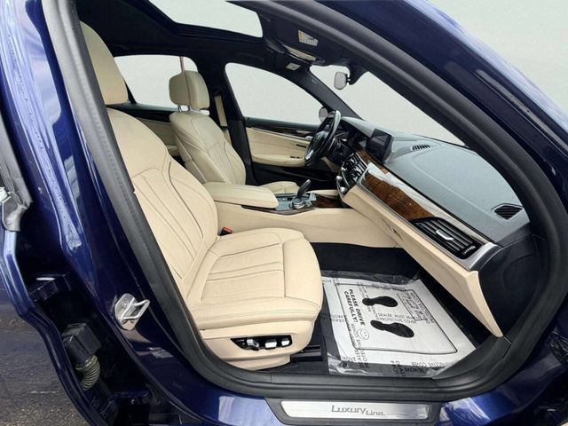 2019 BMW 5 Series 530i xDrive - 23043867 - 31
