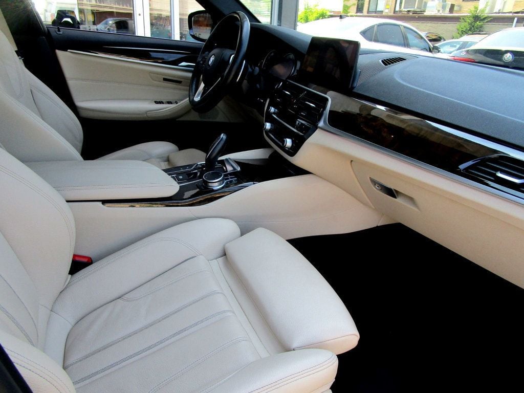 2019 BMW 5 Series 530i xDrive - 23031486 - 13