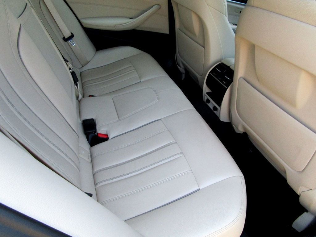2019 BMW 5 Series 530i xDrive - 23031486 - 16