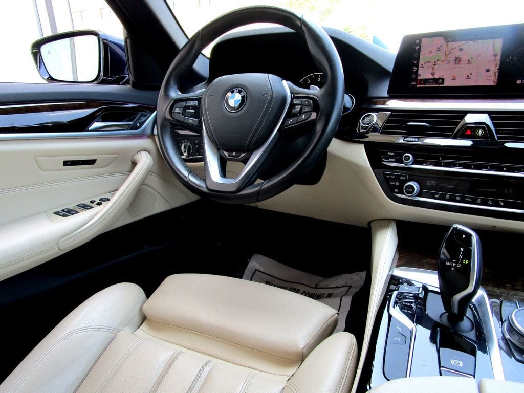 2019 BMW 5 Series 530i xDrive - 23031486 - 17