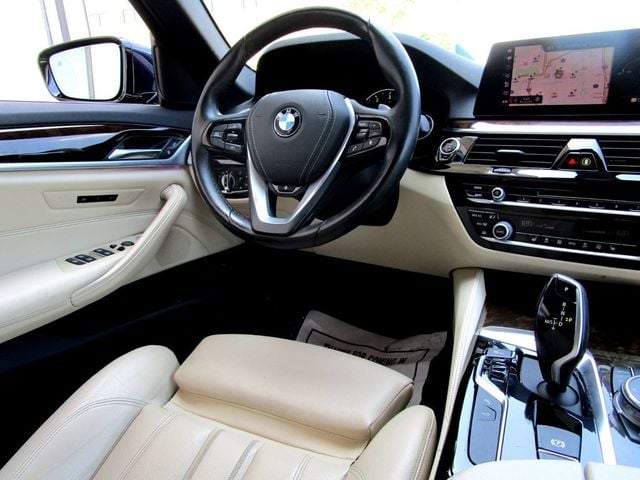 2019 BMW 5 Series 530i xDrive - 23031486 - 17