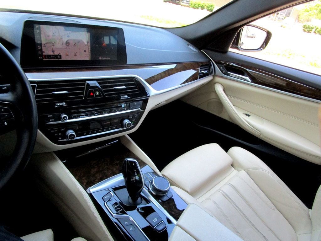 2019 BMW 5 Series 530i xDrive - 23031486 - 22