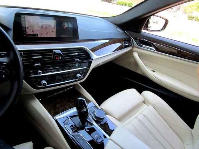 2019 BMW 5 Series 530i xDrive - 23031486 - 22