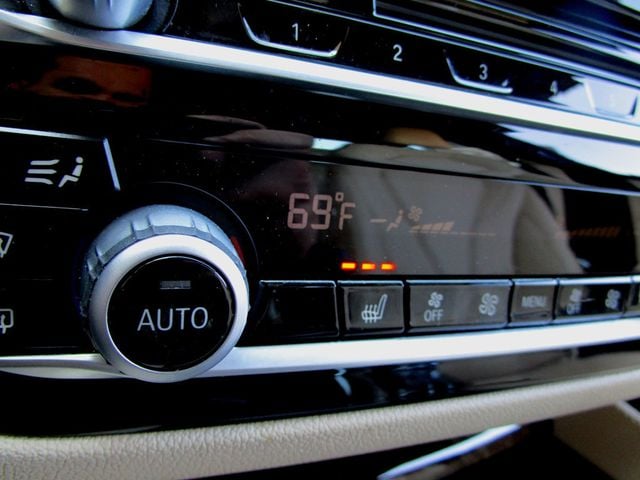 2019 BMW 5 Series 530i xDrive - 23031486 - 25