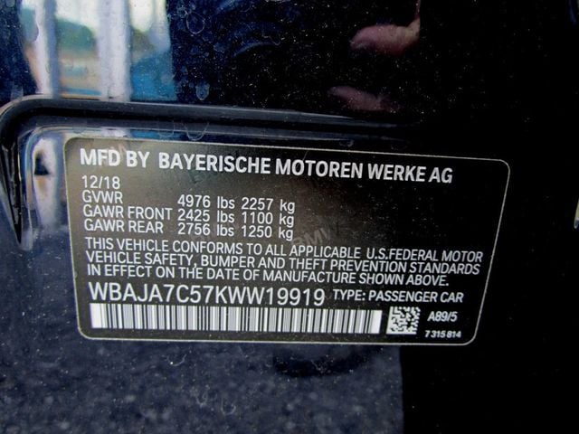 2019 BMW 5 Series 530i xDrive - 23031486 - 44