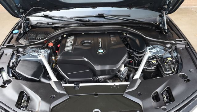 2019 BMW 5 Series 530i xDrive - 22970743 - 9