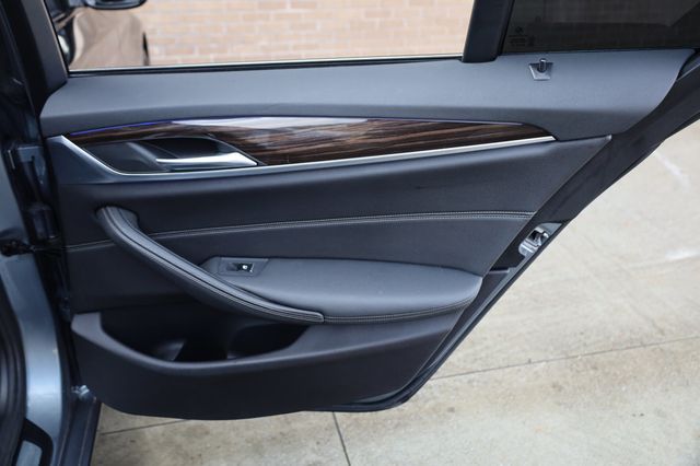 2019 BMW 5 Series 530i xDrive - 22970743 - 18