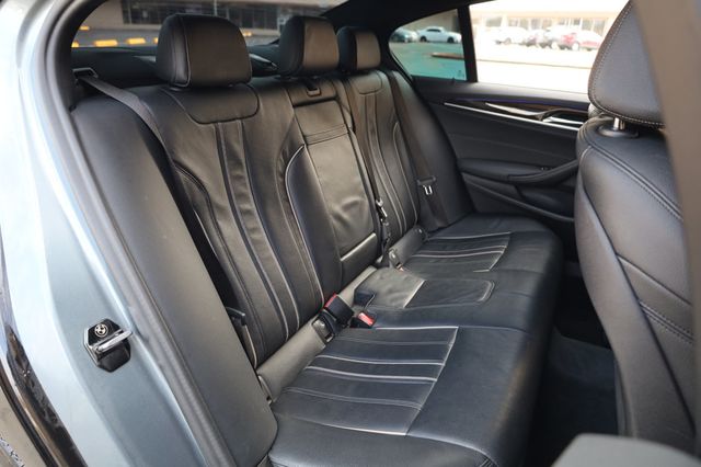 2019 BMW 5 Series 530i xDrive - 22970743 - 19
