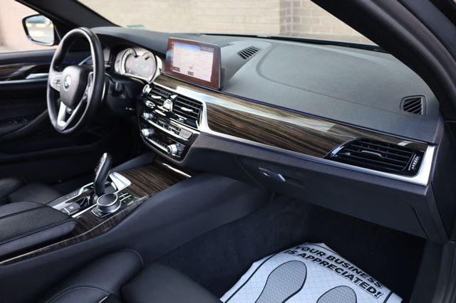 2019 BMW 5 Series 530i xDrive - 22970743 - 23