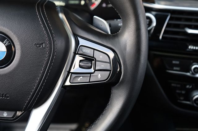 2019 BMW 5 Series 530i xDrive - 22970743 - 27