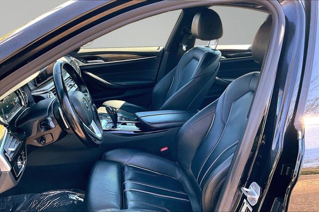 2019 BMW 5 Series 530i xDrive - 23007106 - 9