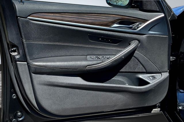 2019 BMW 5 Series 530i xDrive - 23007106 - 8