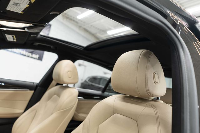 2019 BMW 5 Series 530i xDrive - 23016991 - 9